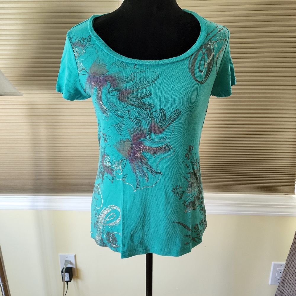 St John's Bay woman's graphic T